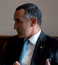 Portrait of Tarek F. Anwar, Global Head of Sales Transaction Banking, Standard Chartered