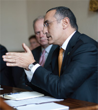 Portrait of Tarek F. Anwar, Global Head, Sales Managing Director, Transaction Banking, Standard Chartered