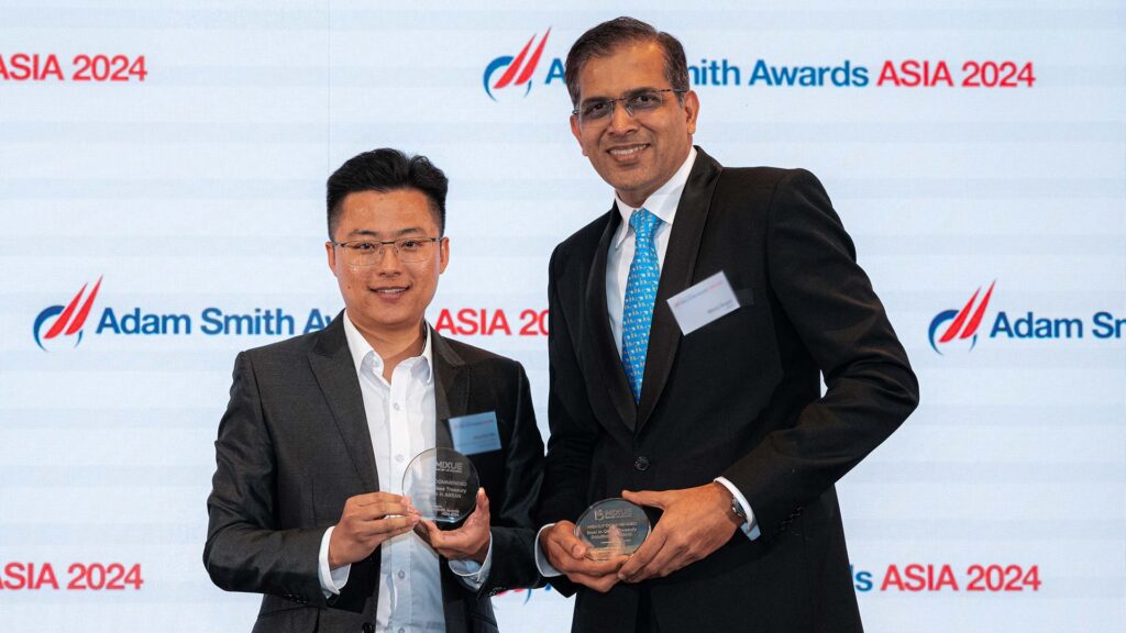 Photo of Jiang Jianwei, Mixuebingcheng Group and Manoj Dugar, HSBC.