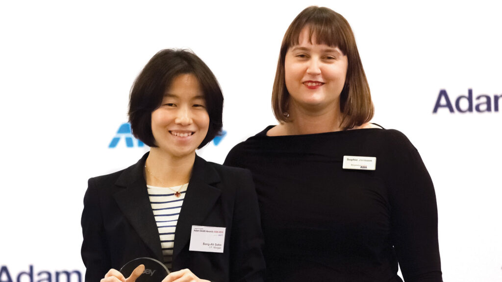 Photo of Sung-Ah Sohn, J.P. Morgan collecting the award on behalf of eBay Korea.